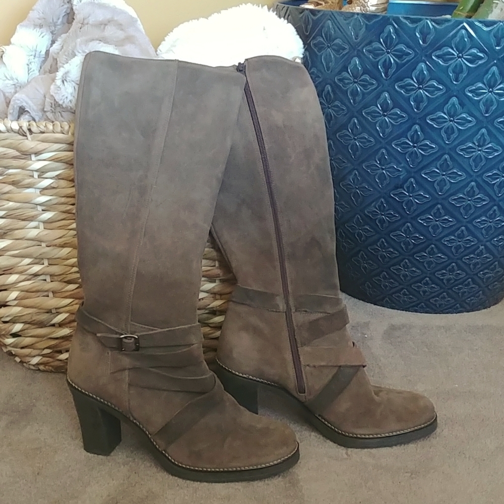 La Canadienne suede heel boots